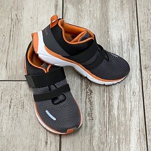 Vionic women’s 7 shoes in like new condition. Gray and orange. Velcro closure.